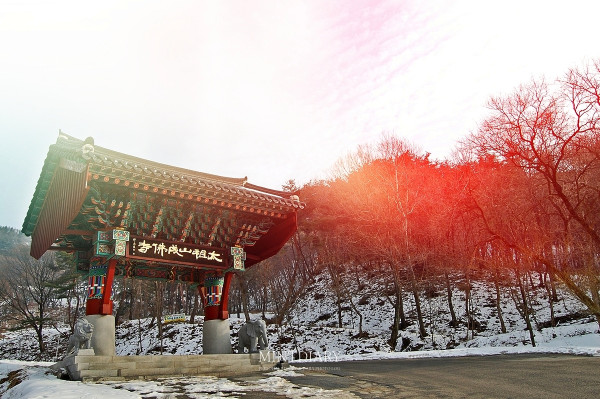 성불사 일주문